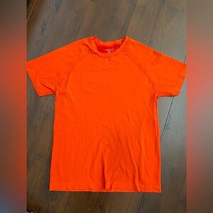 Fabletics men’s active shirt medium top short sleeve gym